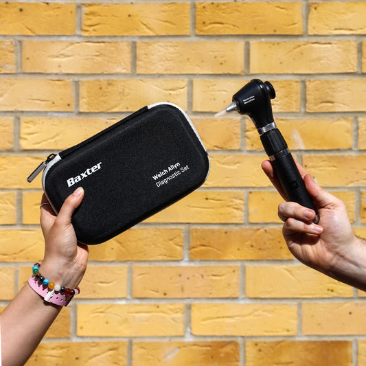 Welch Allyn MacroView Basic LED Otoscope, Premium Lithum Ion, USB Rechargable Handel and Hard Case