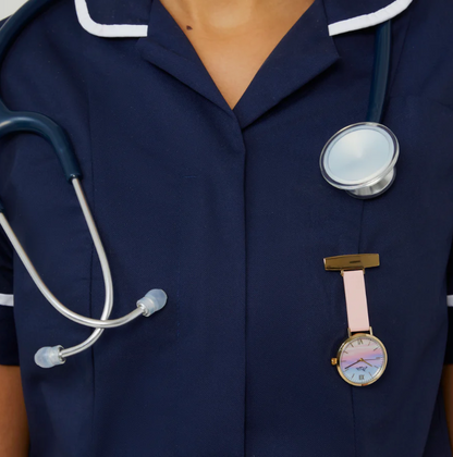 Annie Apple Nurses Taschenuhr – Meraki – Sunset Gold – Blush-Leder – 35 mm