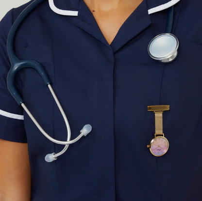 Annie Apple Nurses Taschenuhr – Meraki – Sunset Gold – Mesh – 35 mm