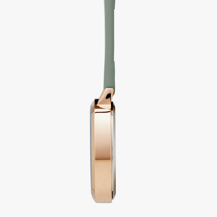Annie Apple Nurses Taschenuhr – Meraki – Gold & Salbei – Leder – 35 mm