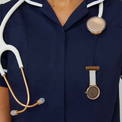 Annie Apple Nurses Taschenuhr – Aurora – Roségold/Grau, nummeriert – Leder – 35 mm