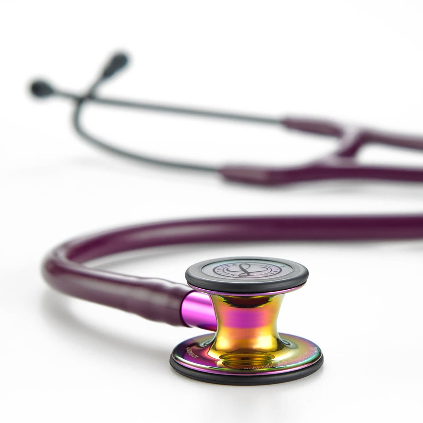 3M™ Littmann® Cardiology IV™ Stethoskop, hochglänzendes, 6239, regenbogenfarbenes Bruststück, pflaumefarbener Schlauch, violetter Schlauchanschluss und schwarzer Ohrbügel