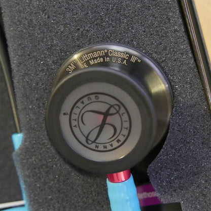 Stetoskop 3M™ Littmann® Classic III™ Monitoring, membranski nastavek temne barve, turkizna cev, rožnata osnova in temne slušalke, 68,5 cm, 5872